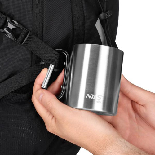 Šalica za kampiranje crna 300 ml s karabinerom Nils Camp Šalica za kampiranje crna 300 ml s karabinerom Nils Camp